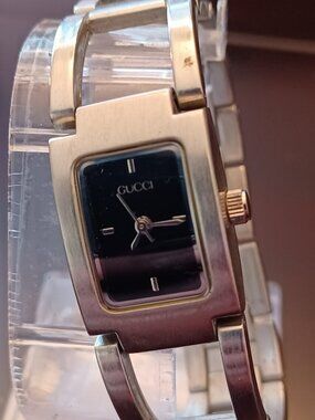 Vintage Ladies GUCCI Silver Tone Watch - WORKS!